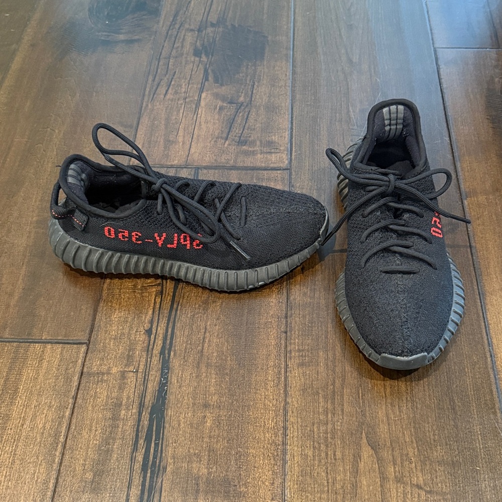 Adidas Yeezy boost sneakers men’s 7.5 US women’s 8.5-9